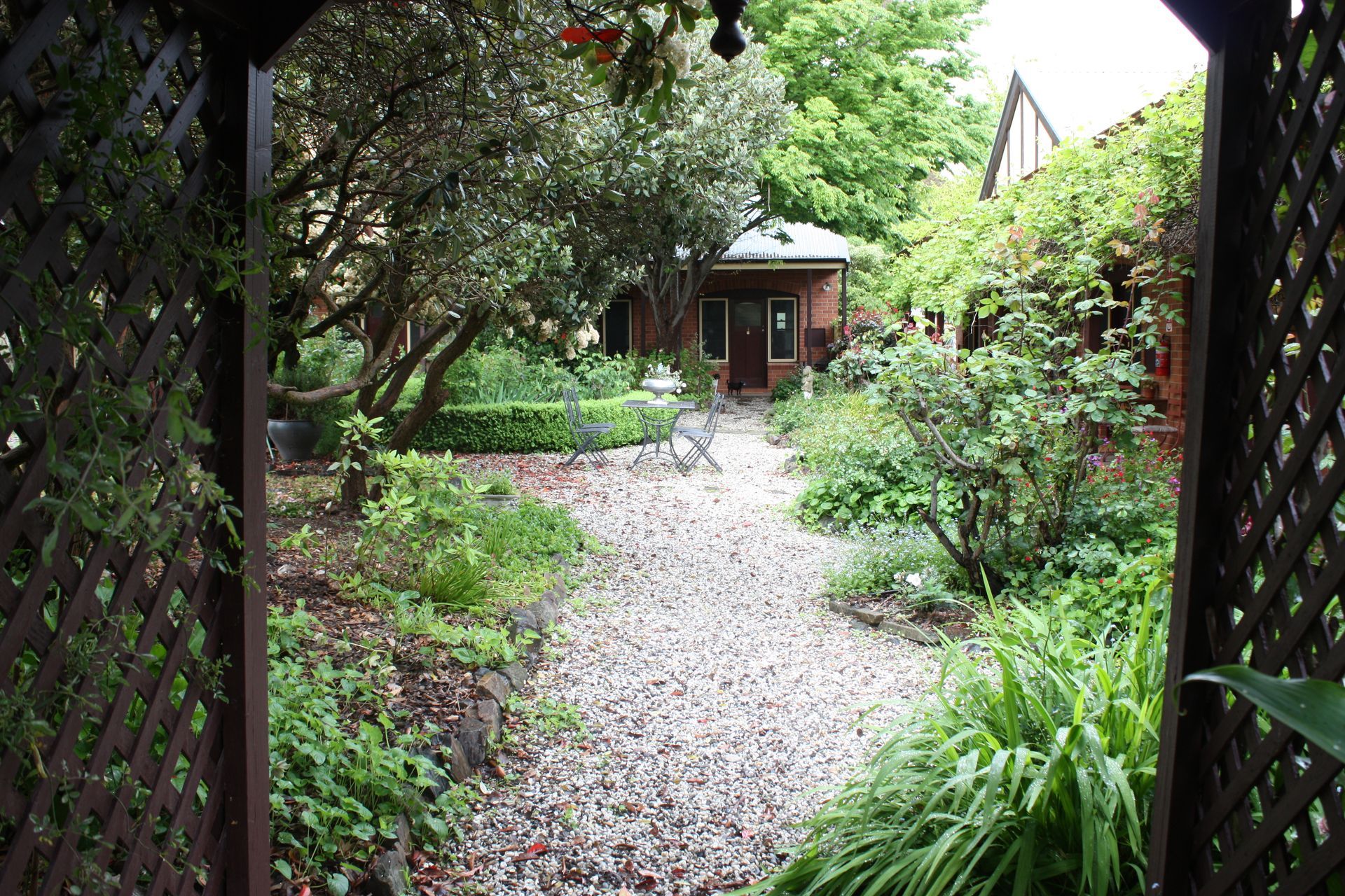Motel room verandah and garden pathway at Quartz Reef Motel